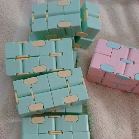 Pastel Interlocking Blocks - Picture 2 of 4